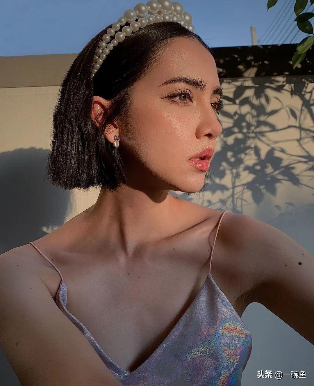 泰國當(dāng)紅男演員的日常生活與風(fēng)采展示